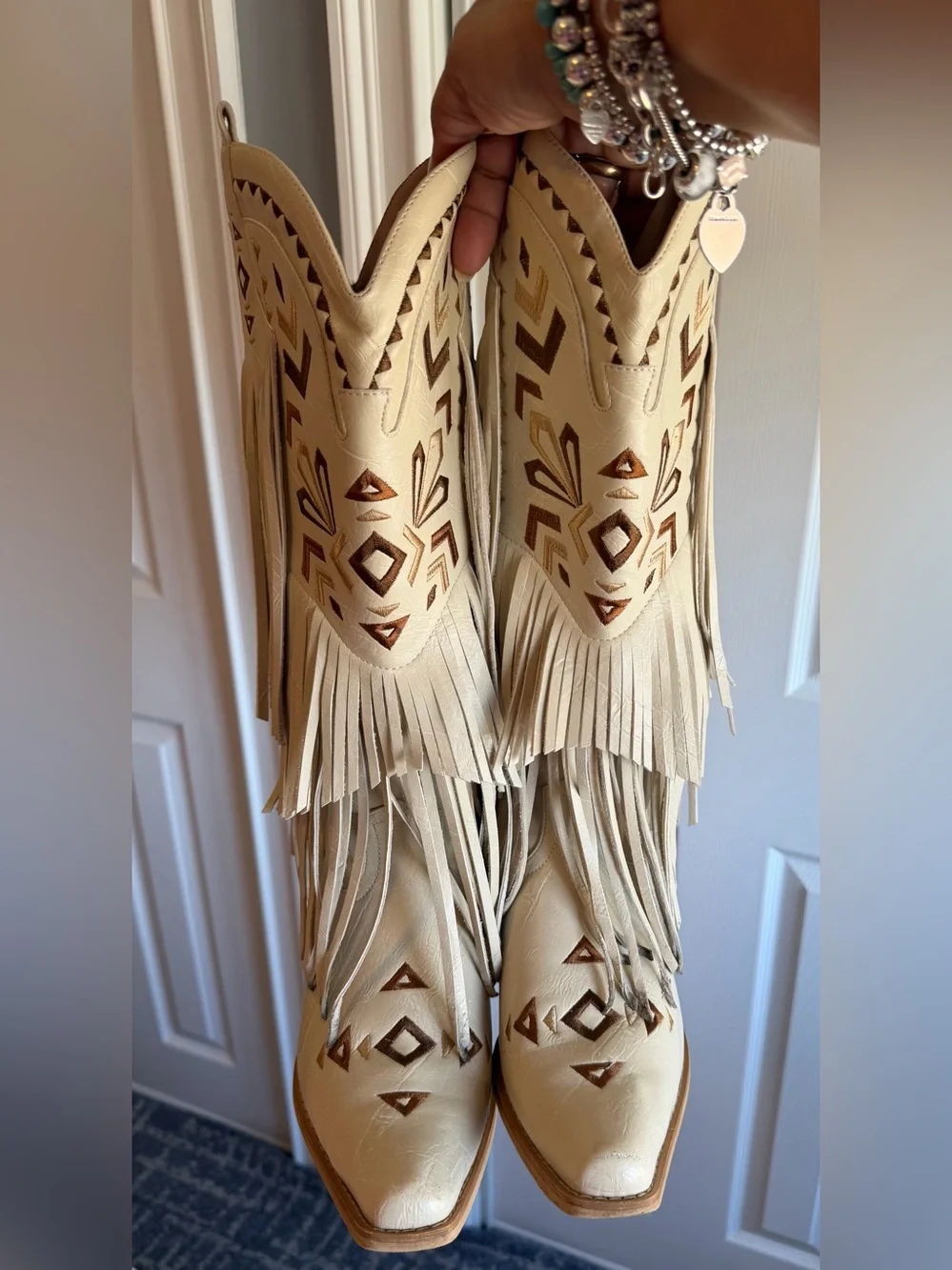 Cowgirl Western Boots Fringe Tassel
Chunky High Heels Mid Calf
Slip On Women’s - Picture 8 of 12